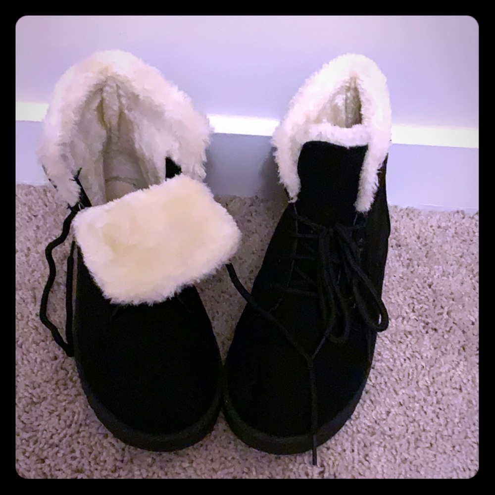 Black Lace Up Boots with Fur